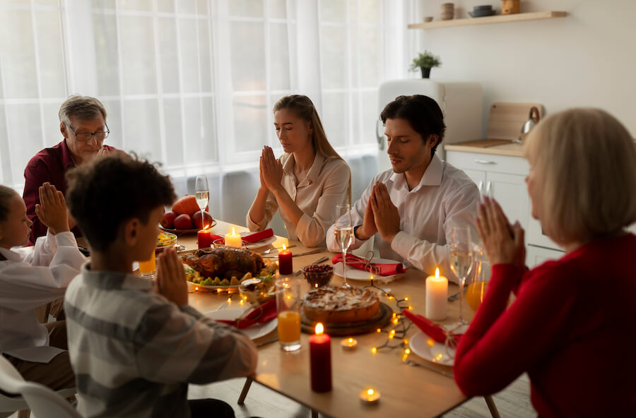 Modlitwa rodziny przy stole Modlitwa rodziny przy stole